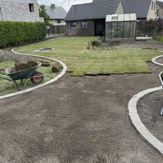 Aanleg van graszoden te Leke