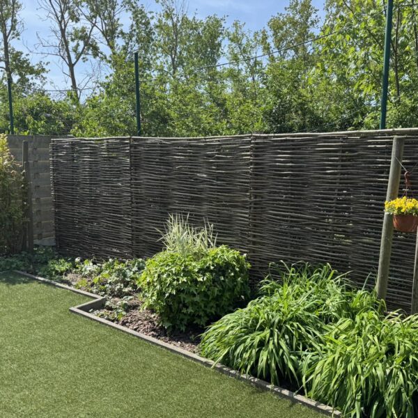 Leveren en plaatsen van hazelaar panelen te Oostende Leveren en plaatsen van hazelaar panelen te Oostende