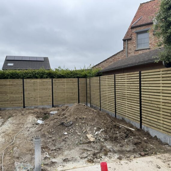 Leveren en plaatsen van estrade panelen te Staden