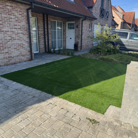 Leveren en plaatsen van kunstgras te Veurne