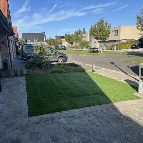 Leveren en plaatsen van kunstgras te Veurne